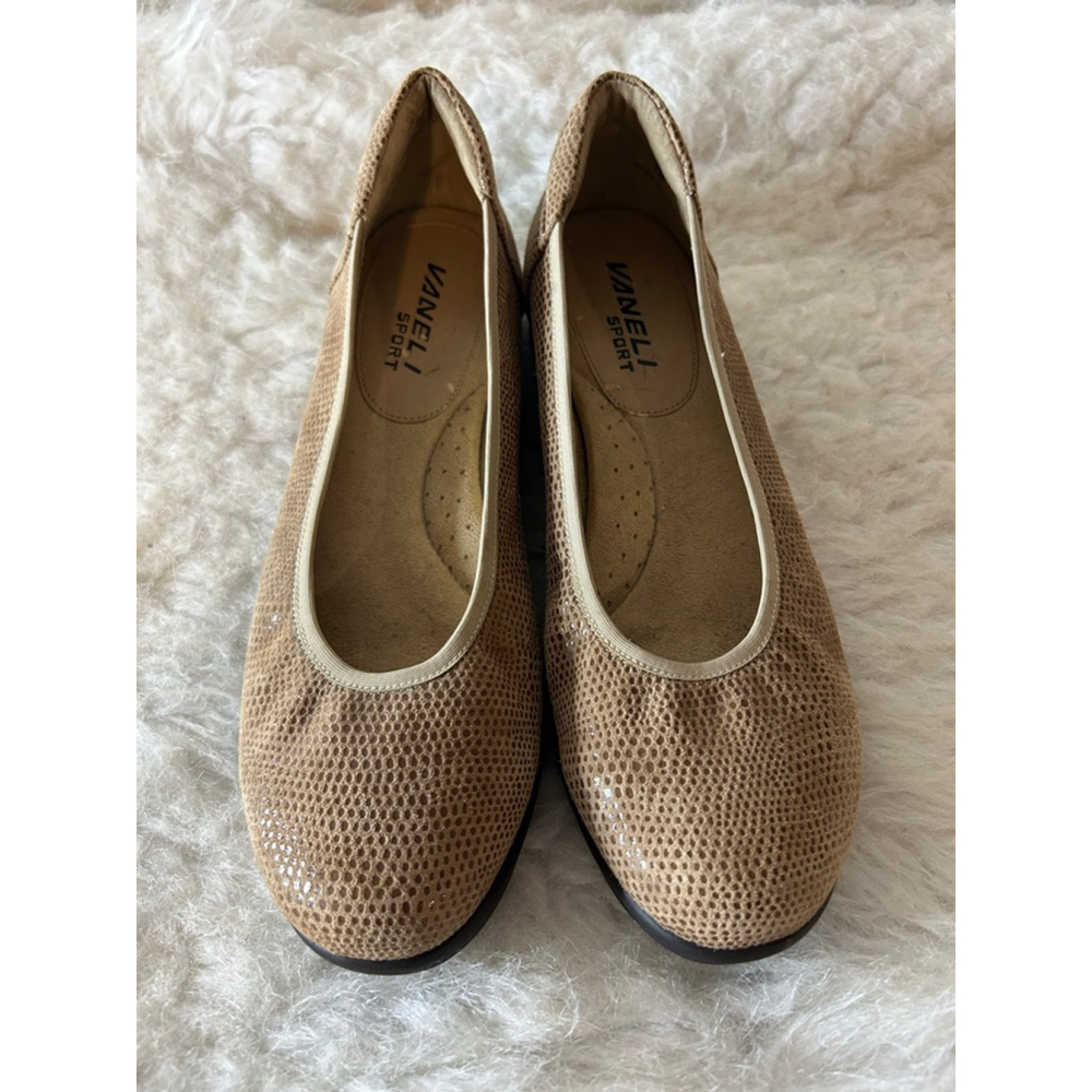 Vaneli Sport Beige Leather Wedge Pumps Women Size 7M